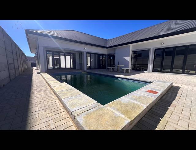 5 BEDROOM HOUSE FOR SALE IN MALMESBURY RURAL